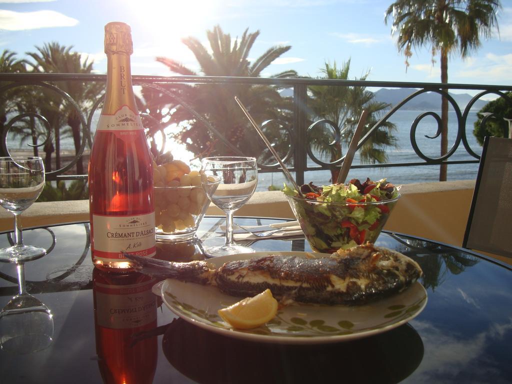 Apartment On The Croisette With Sea View Cannes Room photo
