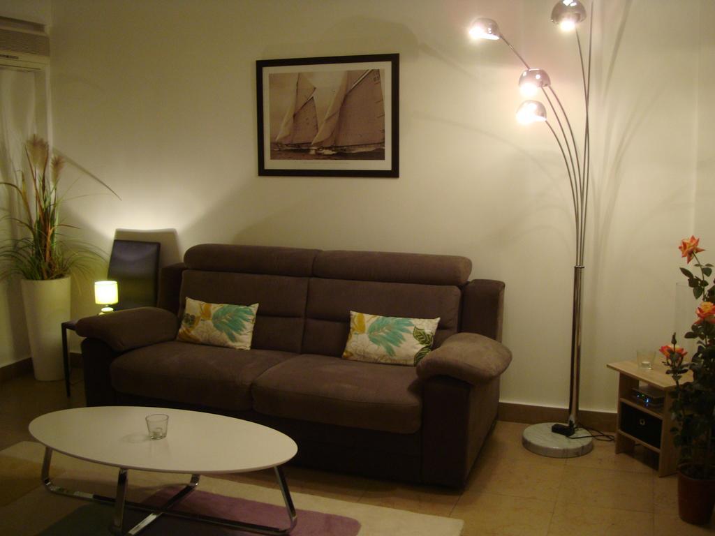 Apartment On The Croisette With Sea View Cannes Room photo