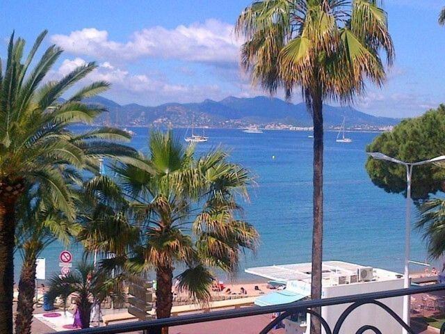 Apartment On The Croisette With Sea View Cannes Room photo